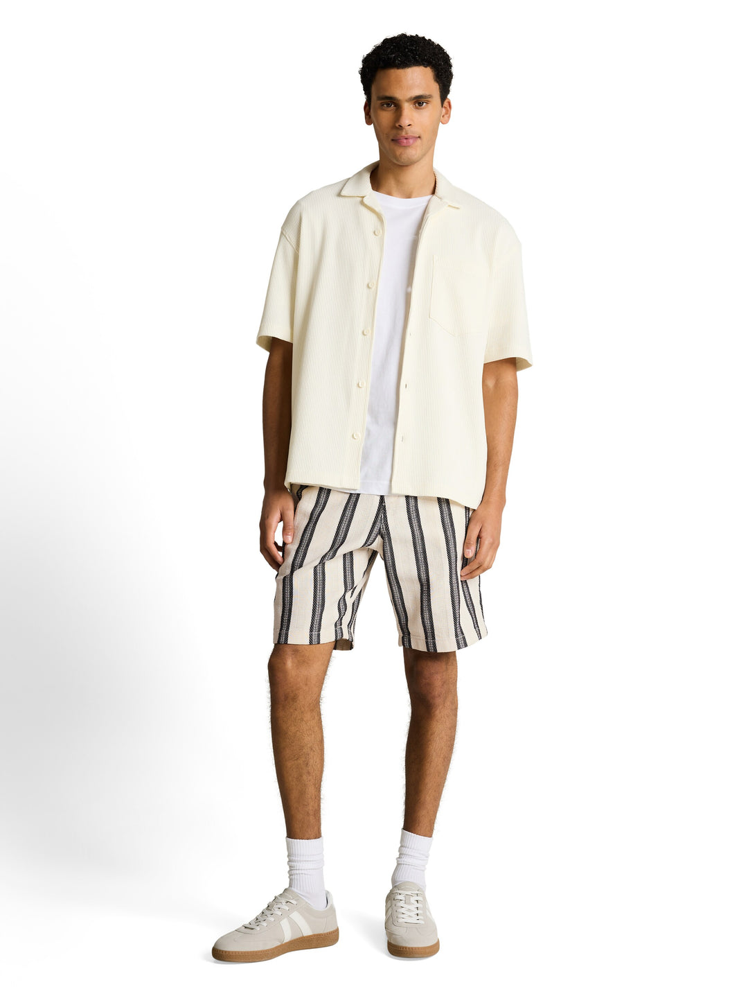 RELAXED STRUCTURED STRIPED SHORTS