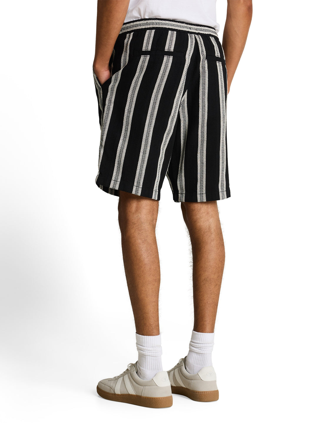 RELAXED STRUCTURED STRIPED SHORTS