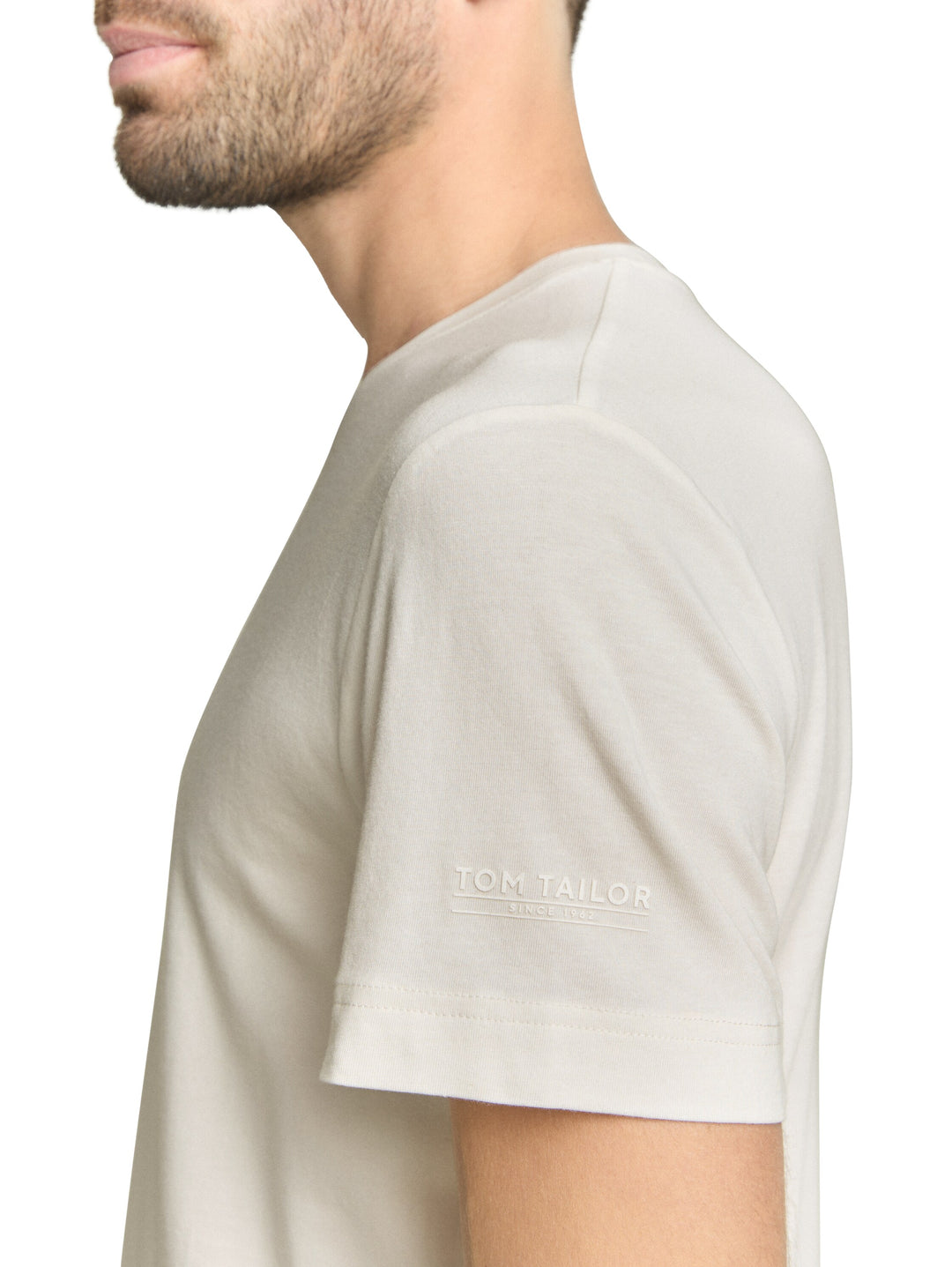 FITTED BASIC T-SHIRT