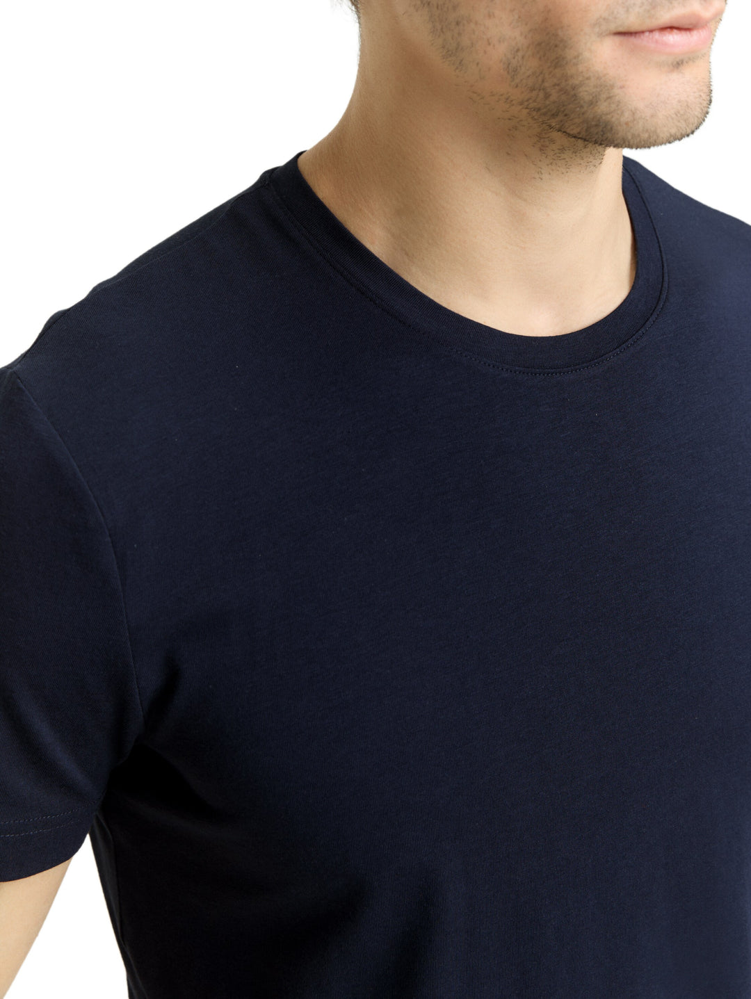 FITTED BASIC T-SHIRT