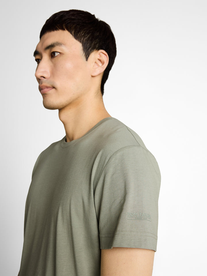 FITTED BASIC T-SHIRT
