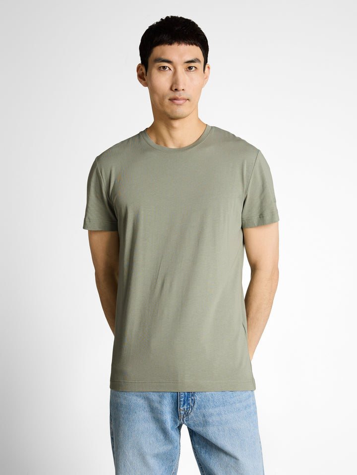 FITTED BASIC T-SHIRT