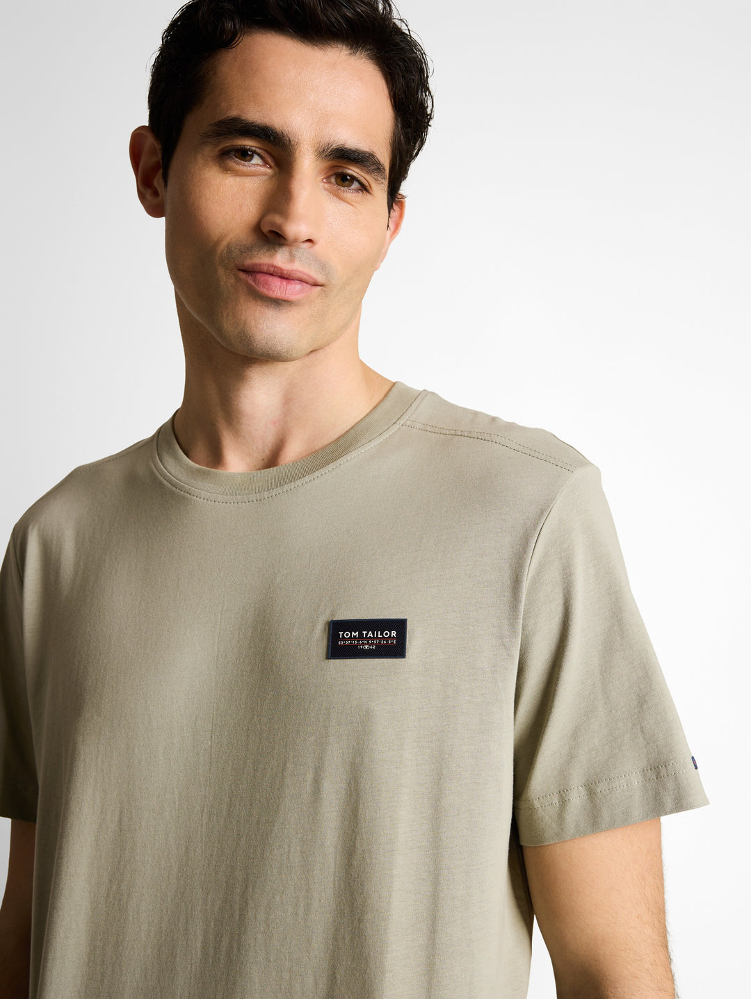 DETAILED T-SHIRT