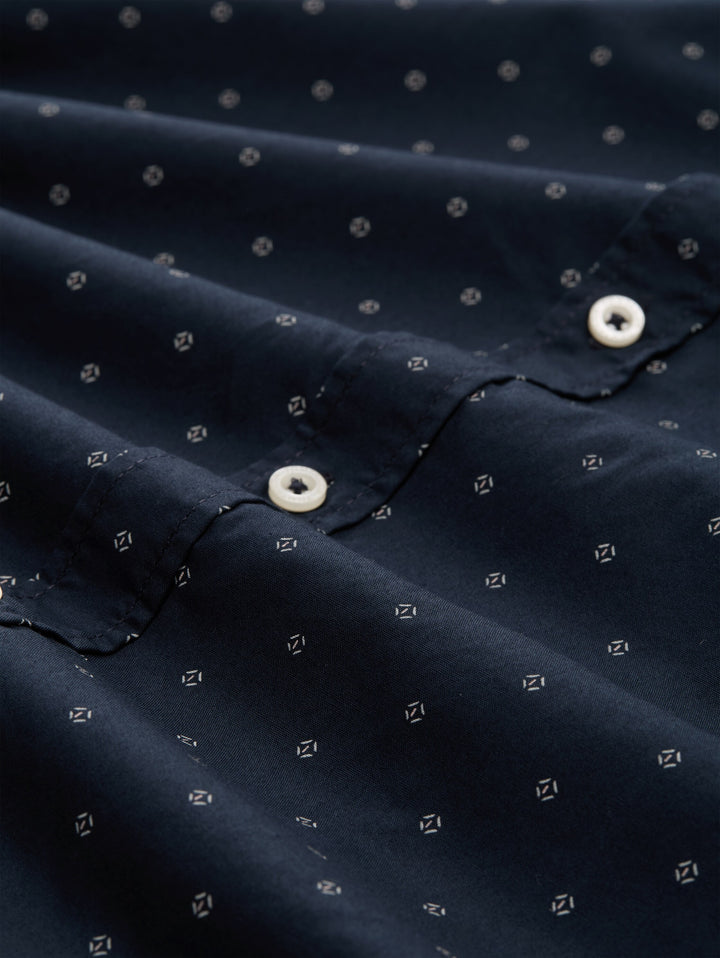 FITTED PRINTED SHIRT