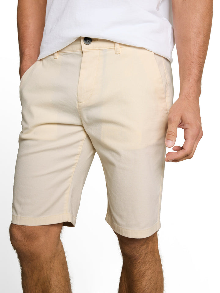 SLIM CHINO SHORTS