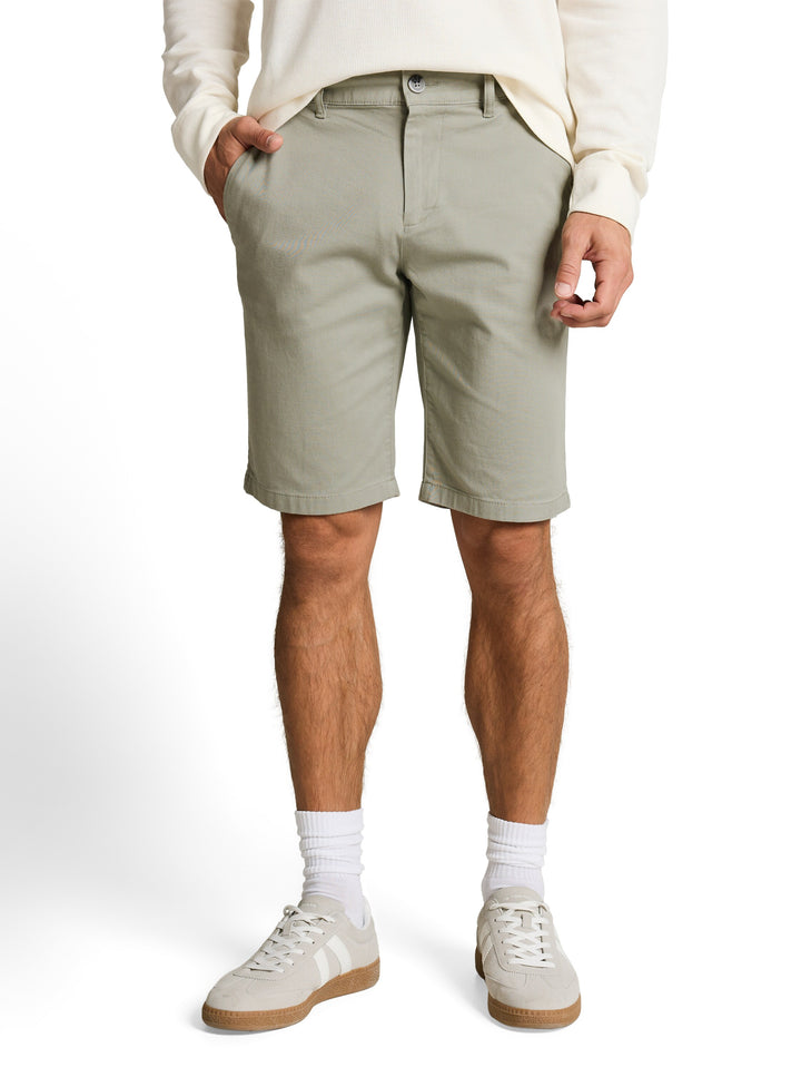 SLIM CHINO SHORTS