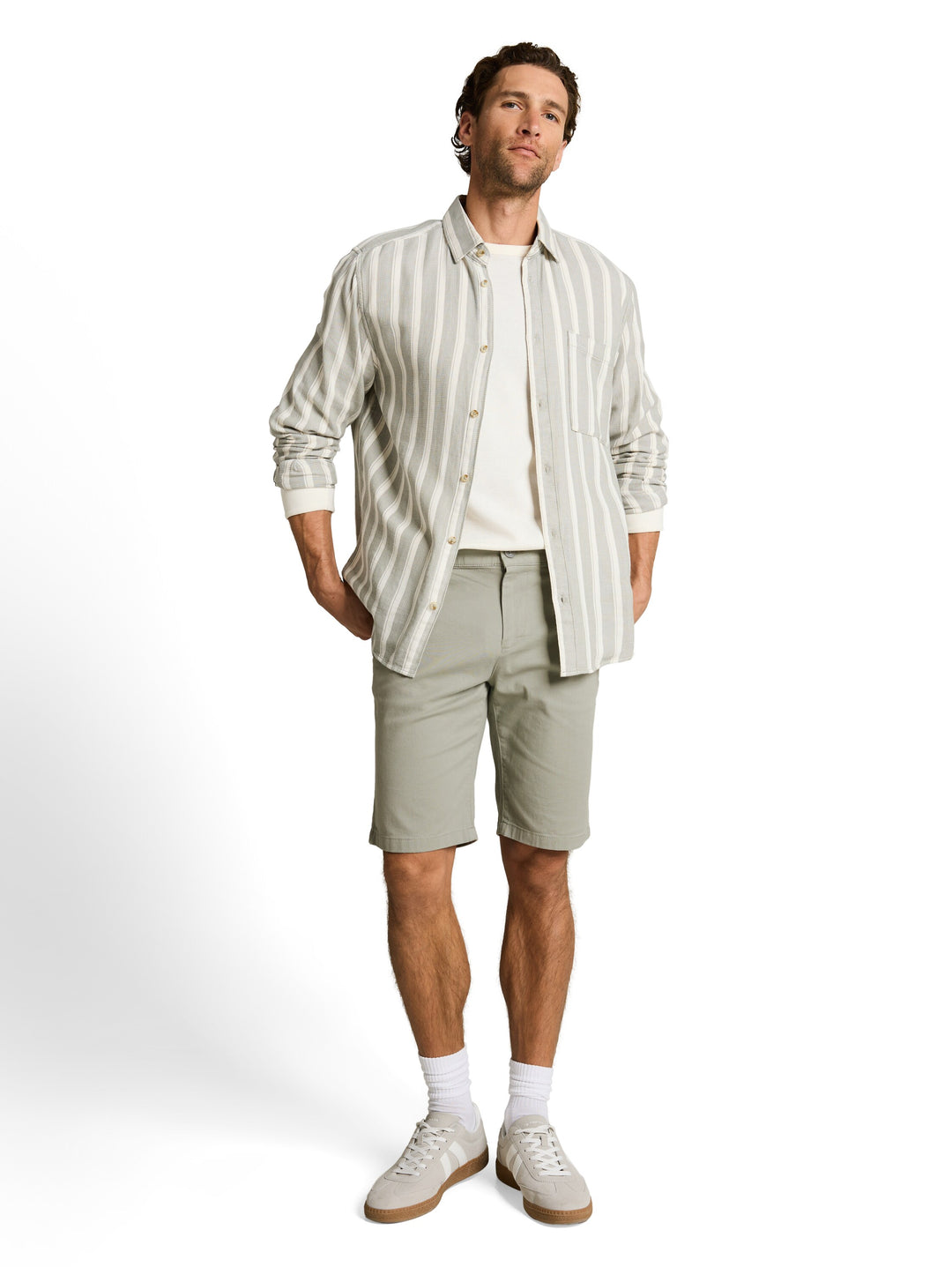 SLIM CHINO SHORTS