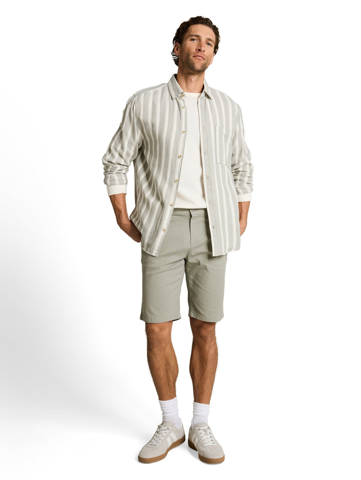 SLIM CHINO SHORTS