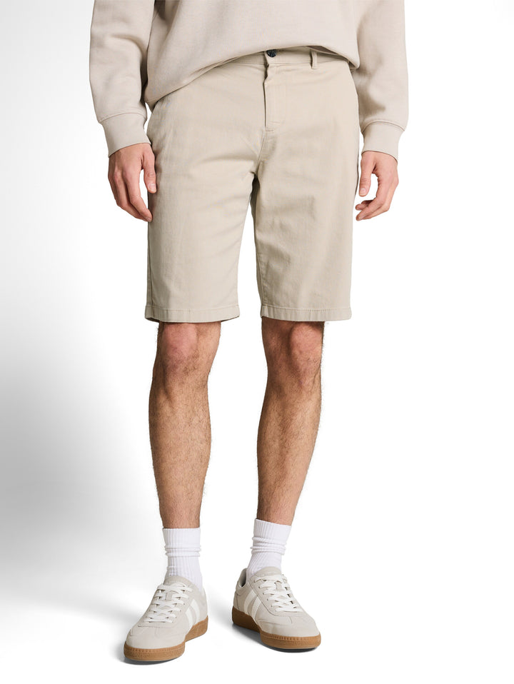 SLIM CHINO SHORTS