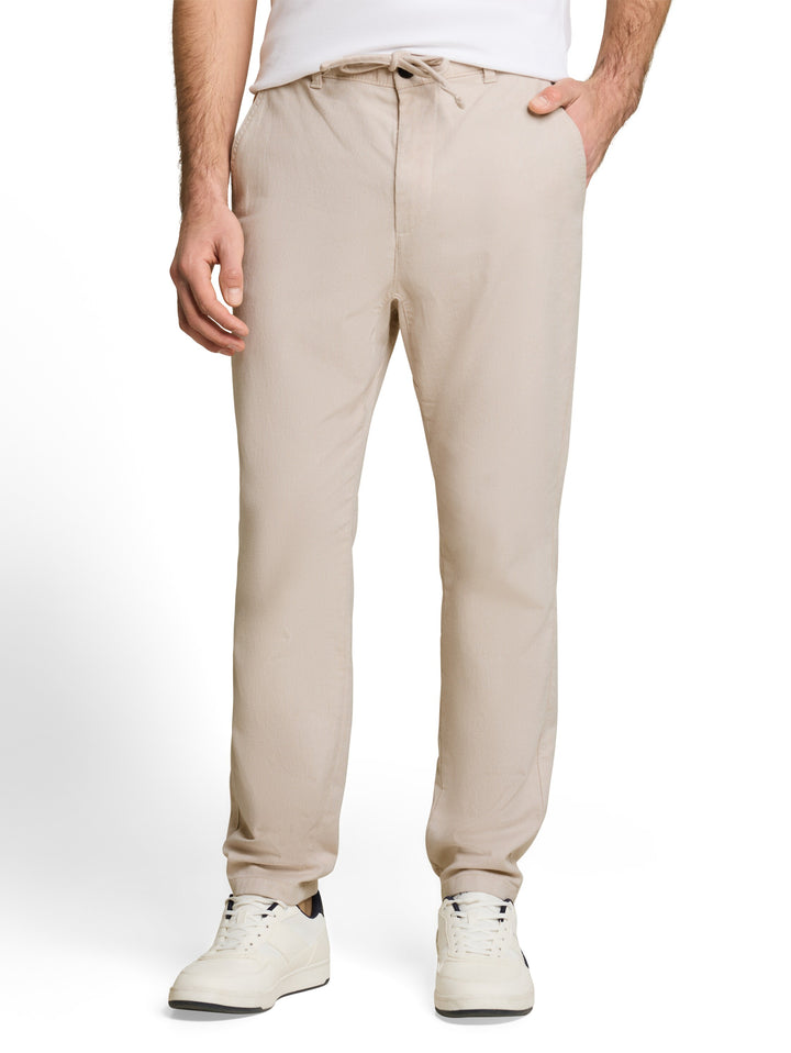 REGULAR TAPERED CHINO