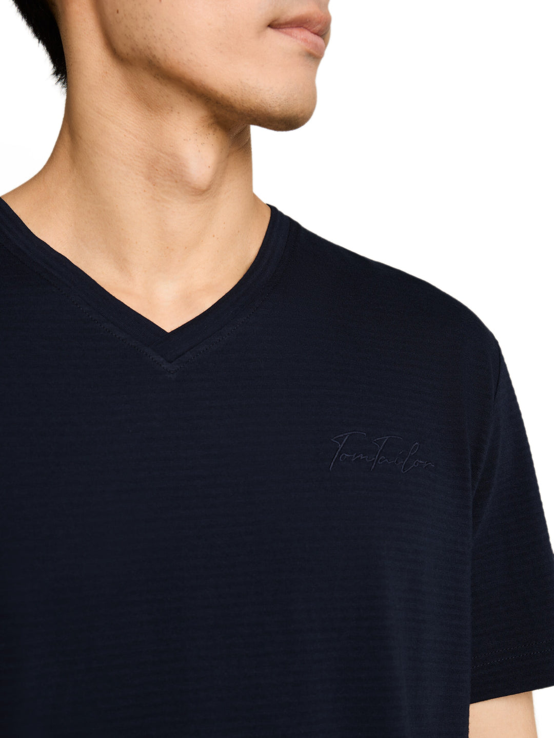 PRINTED V-NECK T-SHIRT