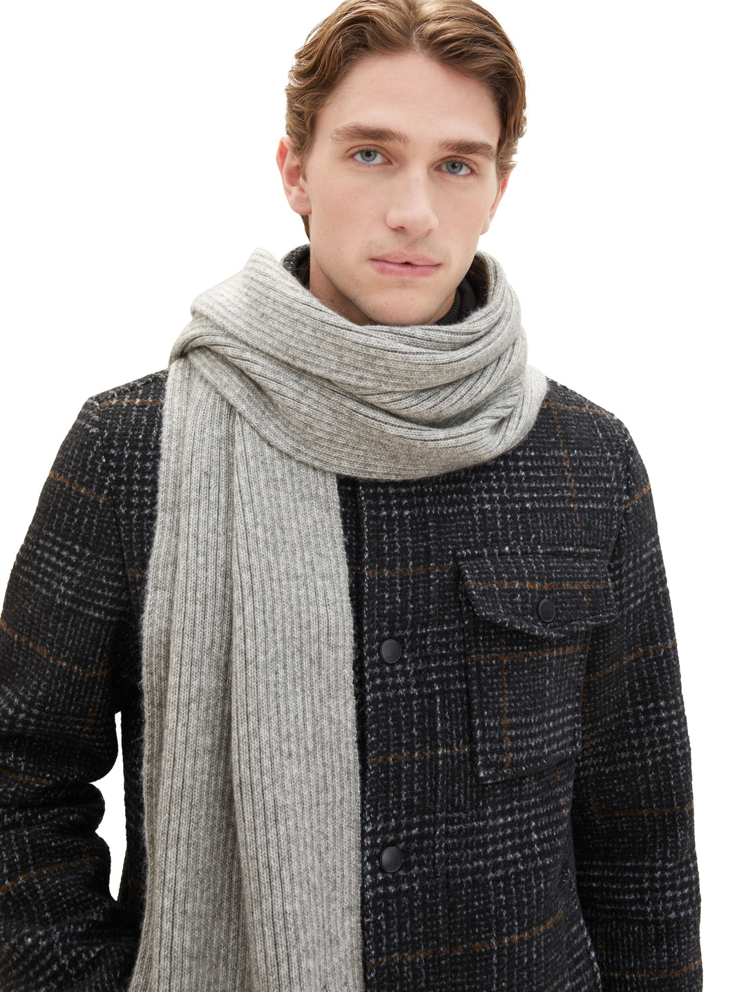 COSY KNITTED SCARF