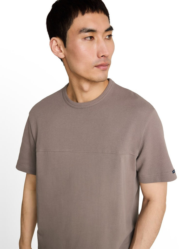 STRUCTURED CUTLINE T-SHIRT