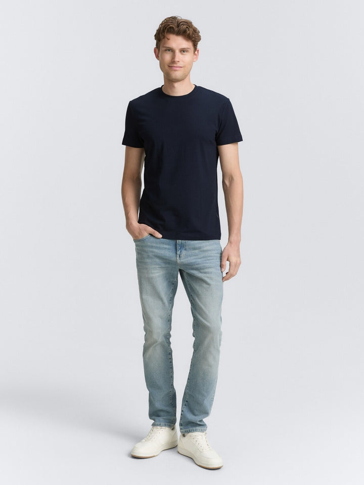 FITTED BASIC T-SHIRT