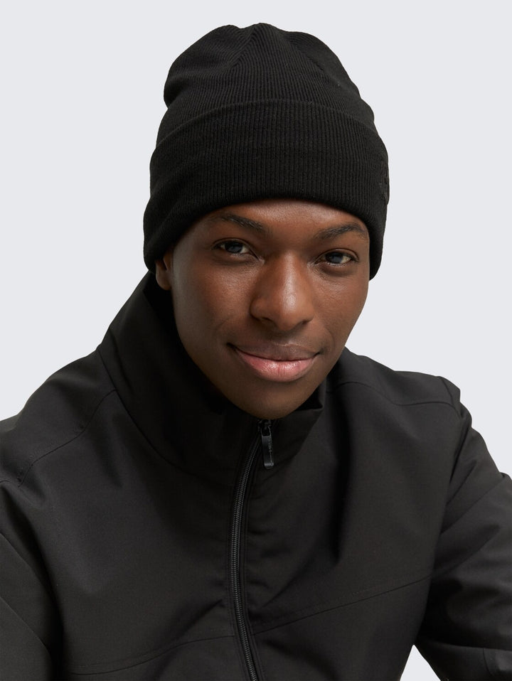 BASIC KNITTED BEANIE