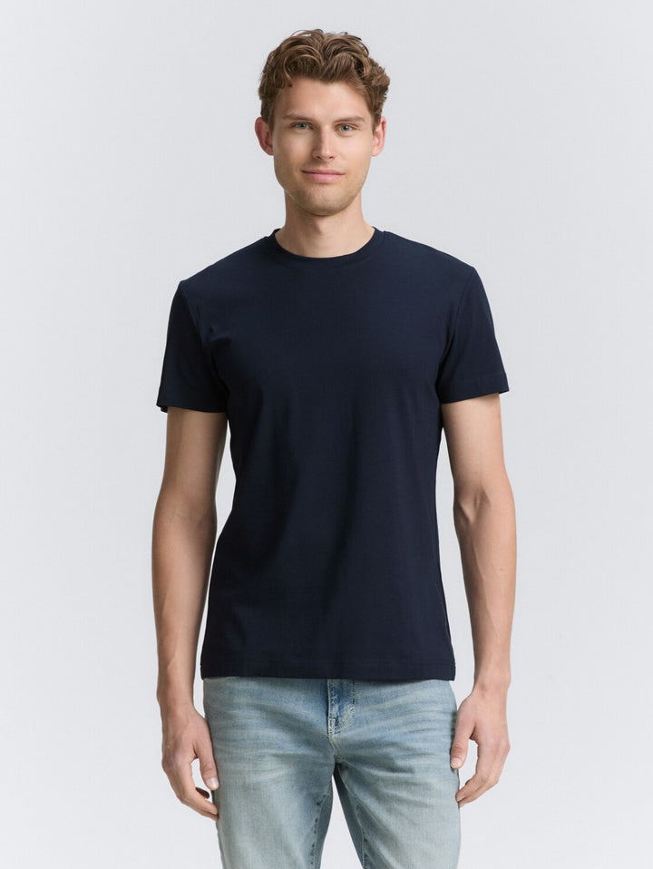 FITTED BASIC T-SHIRT