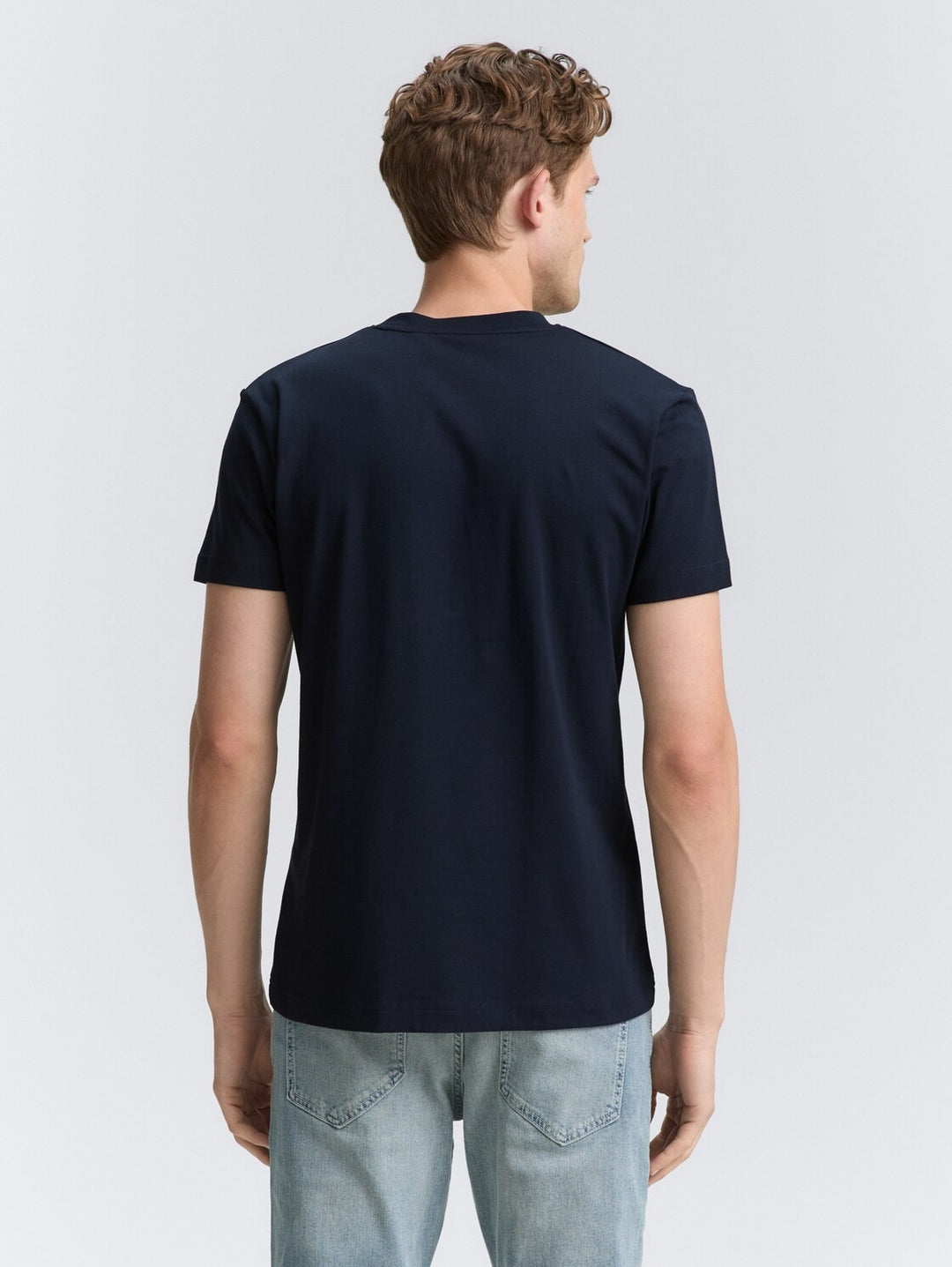 FITTED BASIC T-SHIRT