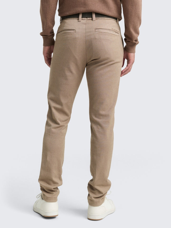TRAVELER SLIM CHINO