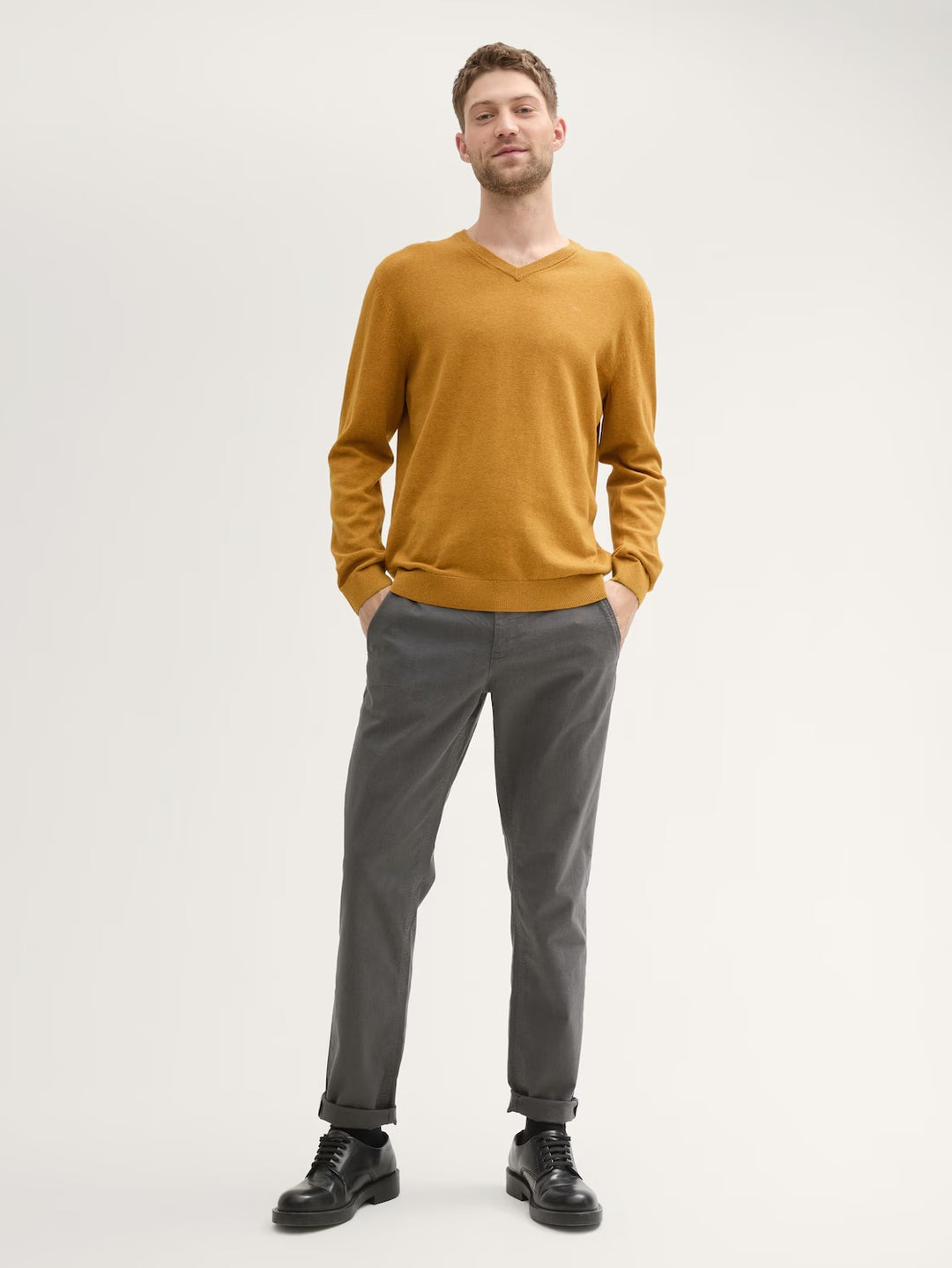 BASIC V-NECK KNIT