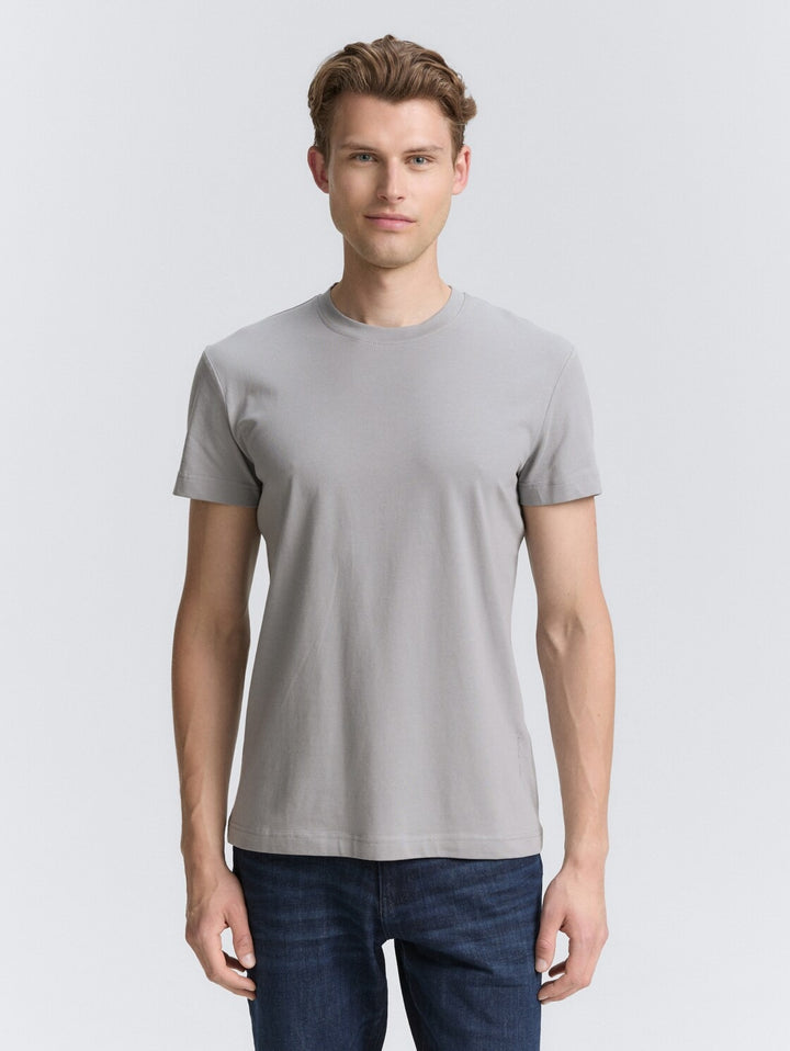 FITTED BASIC T-SHIRT