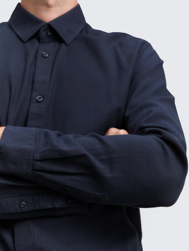 FITTED STRUCTURED STRETCH SHIRT