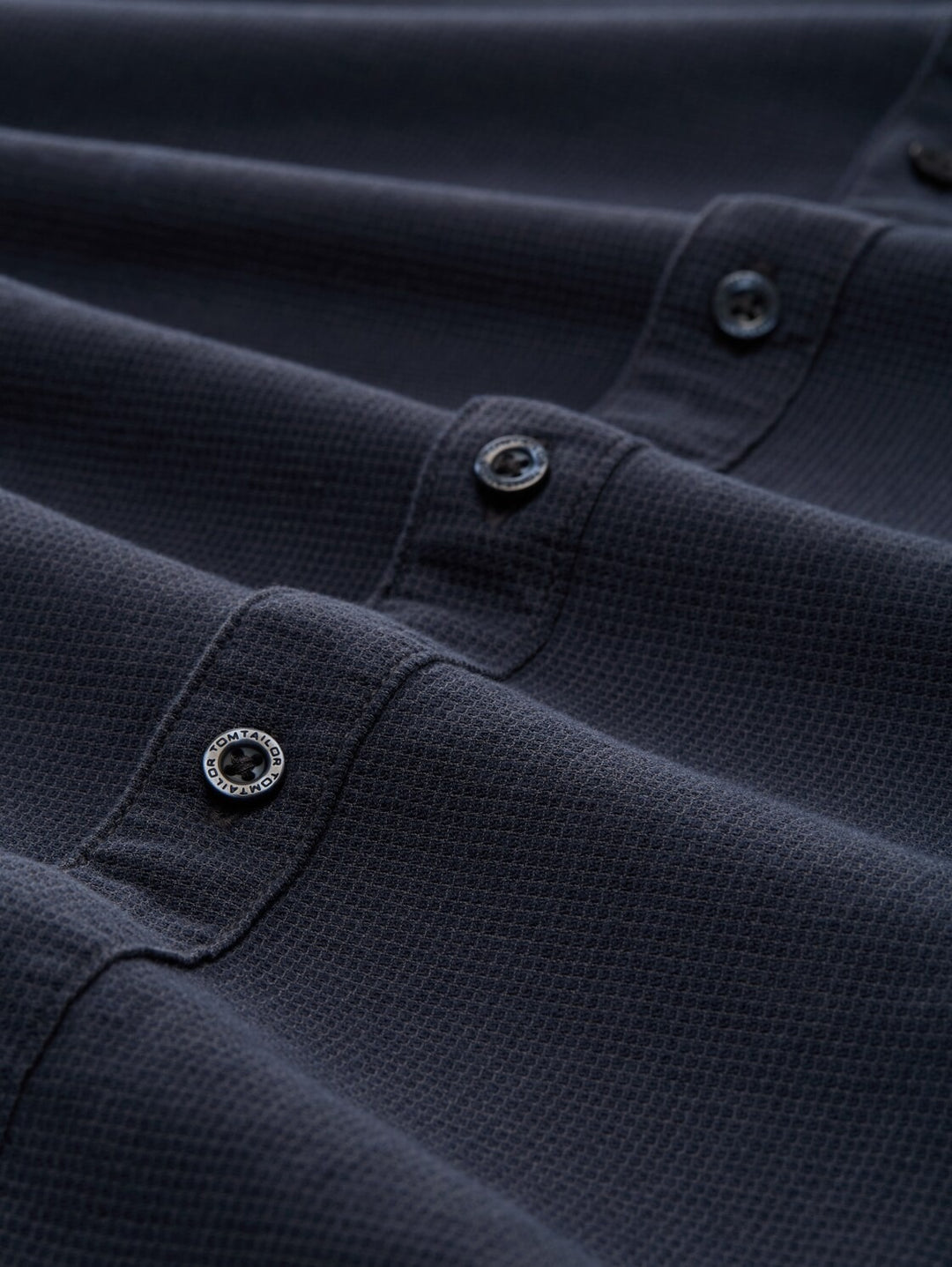 FITTED STRUCTURED STRETCH SHIRT