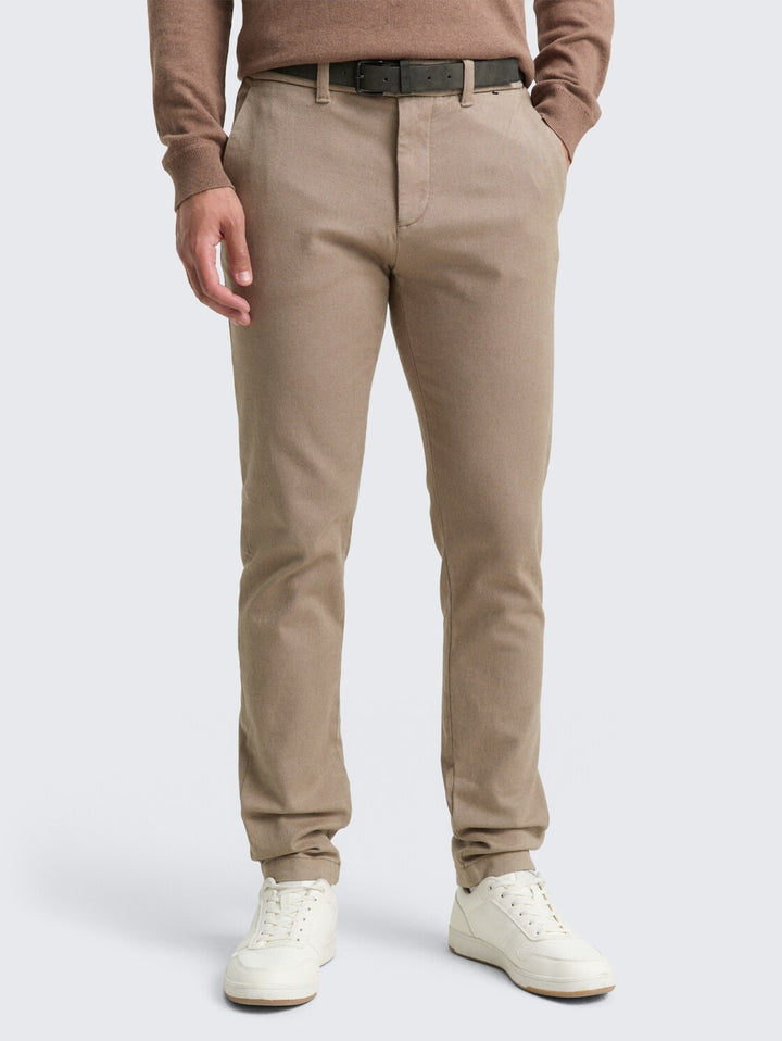 TRAVELER SLIM CHINO