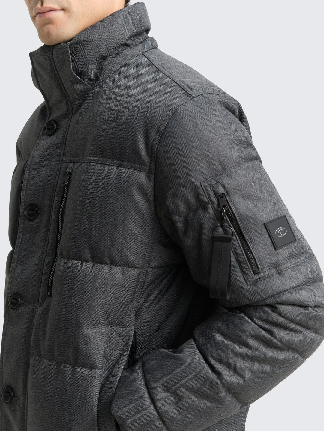 PUFFER JACKET WITH HOOD