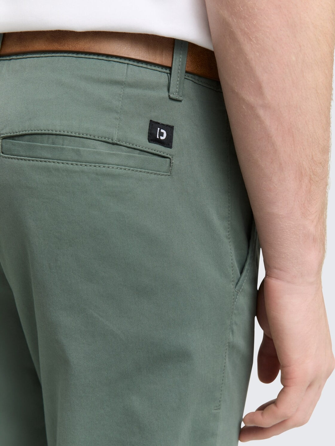 SLIM CHINO WITH BELT