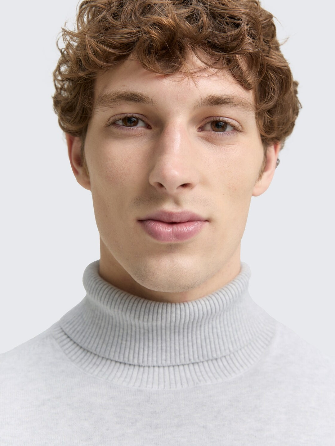BASIC TURTLENECK KNIT